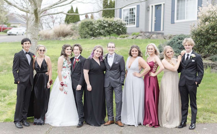 Jaelyn James and her prom group. 