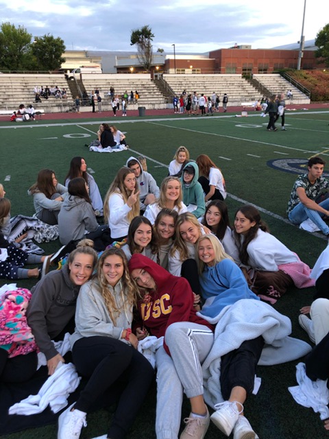 Seniors gathered up to watch the sunrise. Photo from Bella Kleiner