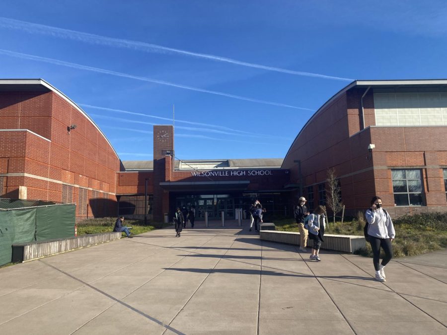 The+front+entrance+of+Wilsonville+High+School.+During+quarantine%2C+students+had+almost+forgotten+what+it+was+like+to+be+in+person.