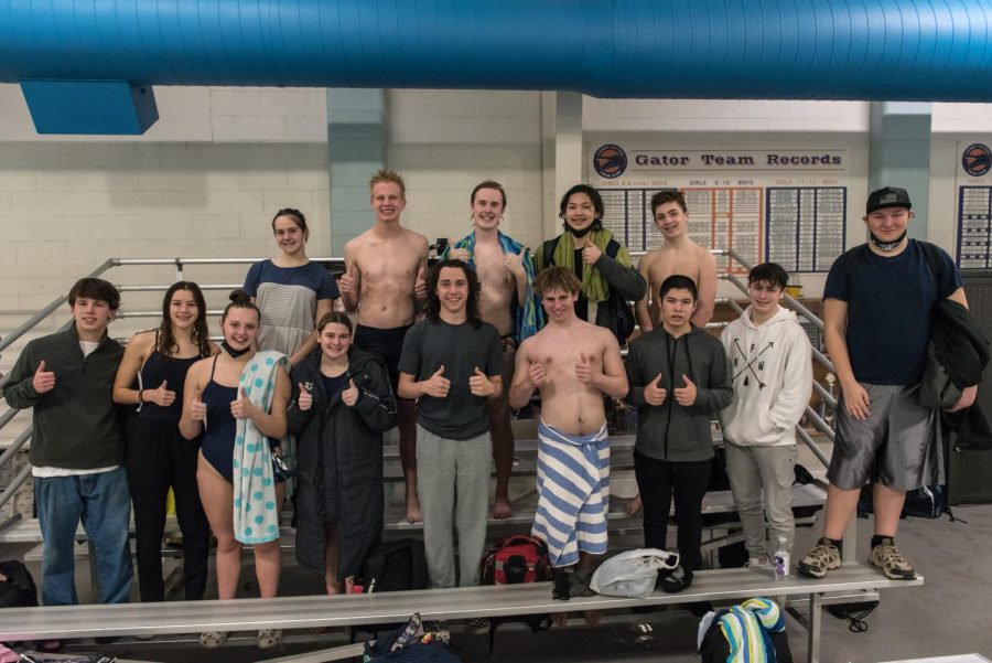 A+swim+team+picture.+The+season+was+great%21