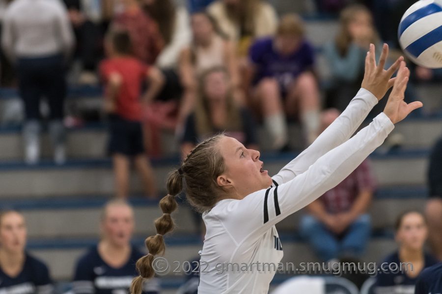 Mary+Matthews+helps+Wilsonville+dominate+Hood+River+in+another+league+matchup.