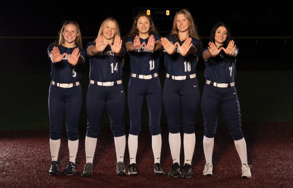 Wilsonville softball poses for a photo with the 2024 seniors. Wilsonville will play Newberg at home on March 13th for their home opener. Photo provided by Jaime Valdez.