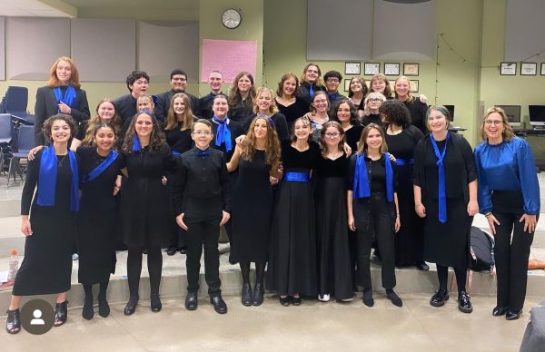 Symphonic Choir gathers together before they head to League. They all practiced hard and it showed in their performance. Photo provided by Karen Bohart.