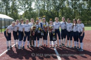 Wilsonville poses with the class of 2023 seniors from last year. Wilsonville has five seniors in the class of 2024 and looks to win league for the fourth year in a row. Photo provided by Greg Artman .