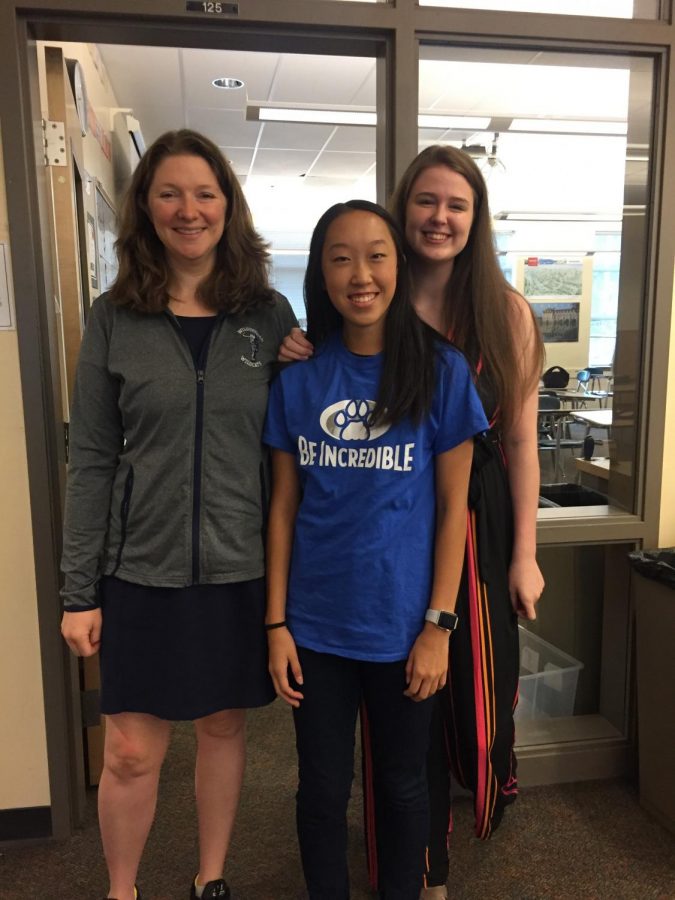 Link Crew leaders Kellie Yoshida and Abi Edwards pose with teacher Elizabeth Hamer, the Link Crew supervisor for Back to School Night. 