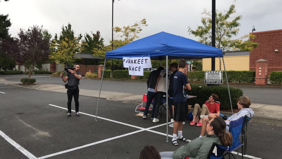 Fans of the Parakeet Race beginning to arrive 