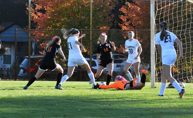 Renee Lee, Lindsey Antonson and Ally Finkbeiner search for an opening.