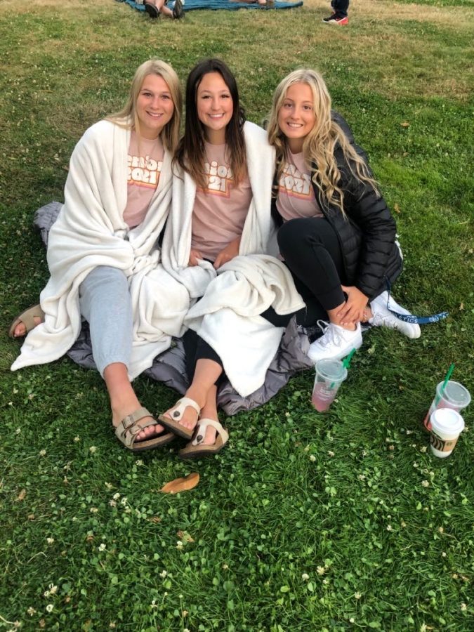 Seniors Kaitlyn Morgan, Giselle Dodrill, and Reese Stalheim at senior sunrise. On September 8th students held their own senior sunrise at Memorial Park.