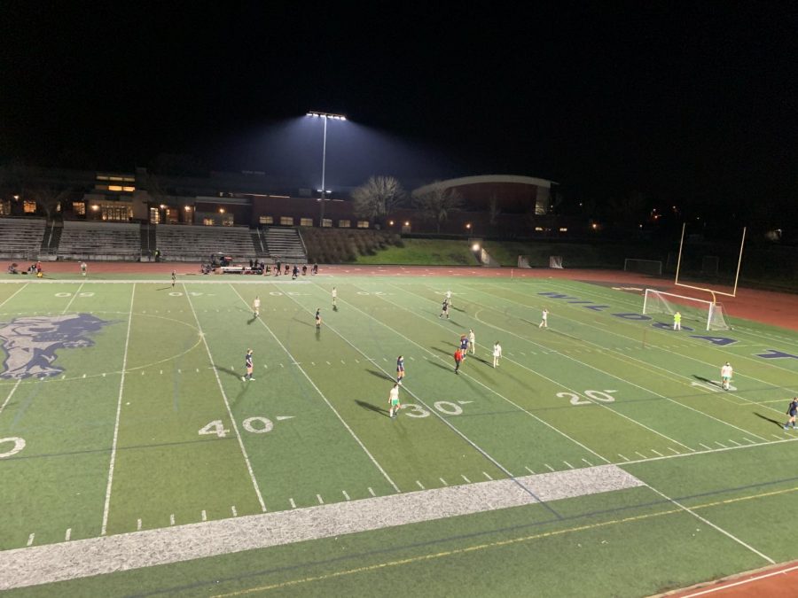 Parkrose and Wilsonville on the field during second half. Wilsonville ultimately took the win with a score of 9-1. 