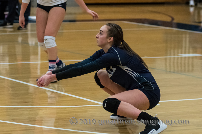 Ashi Edmiston digs a ball.