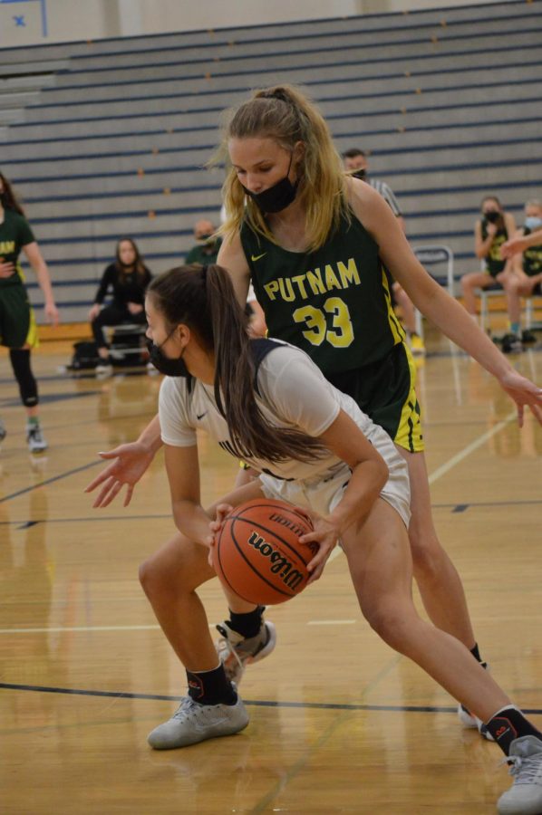 Senior Ellie Grano on offense. Girls basketball takes the W against Putnam 77-56.