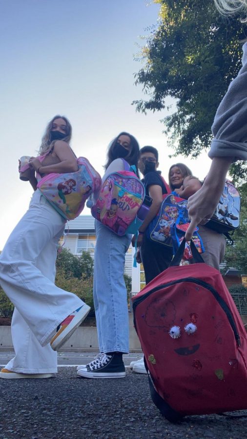 Seniors outside the point on their first day repping a plethora of kids backpacks. Author (Sydnie Bierma), Anna Burkhead, Miguel Tejeda, Claire Ihlenburg, and Hannah Kelso’s backpack.