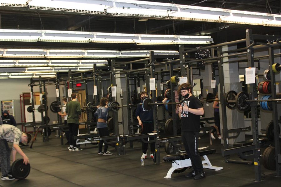 6th period just begins their lifting session of the day. They warmed up well before with a motivational speech from Coach Finck and some drills. 