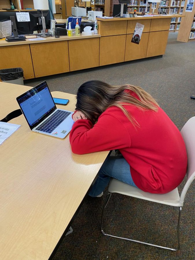 Senior, Lily Boehrer feeling unmotivated during her anatomy class. She even claimed some days she doesn't worry about oversleeping through her alarm.