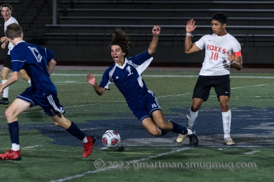 Wildcats fighting for possession at midfield. Wilsonville boys varsity Soccer beat Milwaukee 3-0 in an almost effortless fashion.