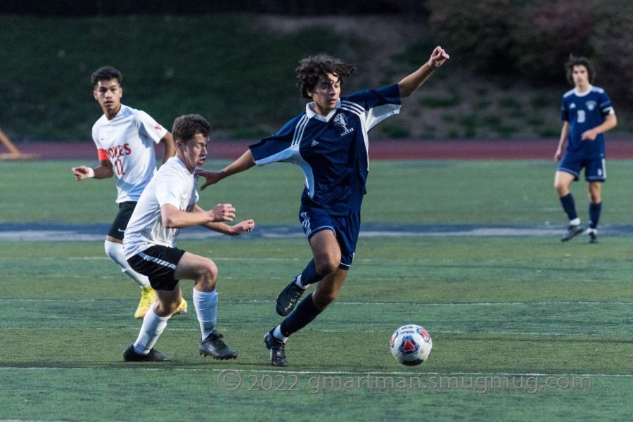 Senior Yaseen Mubashir takes the ball upfield vs Silverton earlier in the season. Wilsonville goes on the road vs La Salle Prep Monday, October 3rd.