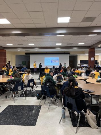 Students watch presentations about how the game works: the presenters had an hour to read the manual and present the most important details!