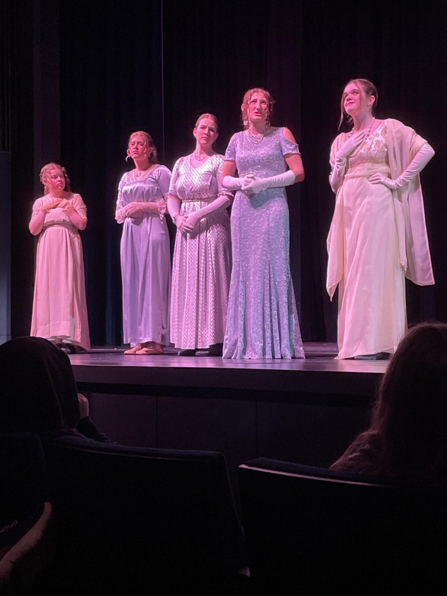 The first scene of the night begins with cast members delivering long monologues to the audience. They soon left the stage and the main characters were introduced. 
