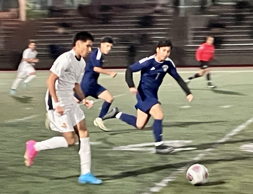 He’s Past the 40-Fresh of scoring the Wildcats’ only goal of the night, #7 forward Alex Bautista-Vega attempts to take the ball from his opponent on the Milwaukie Mustangs. While Bautista-Vega was successful on defense here, the Wildcats were unable to hold off the Mustangs from tying the game 1-1.