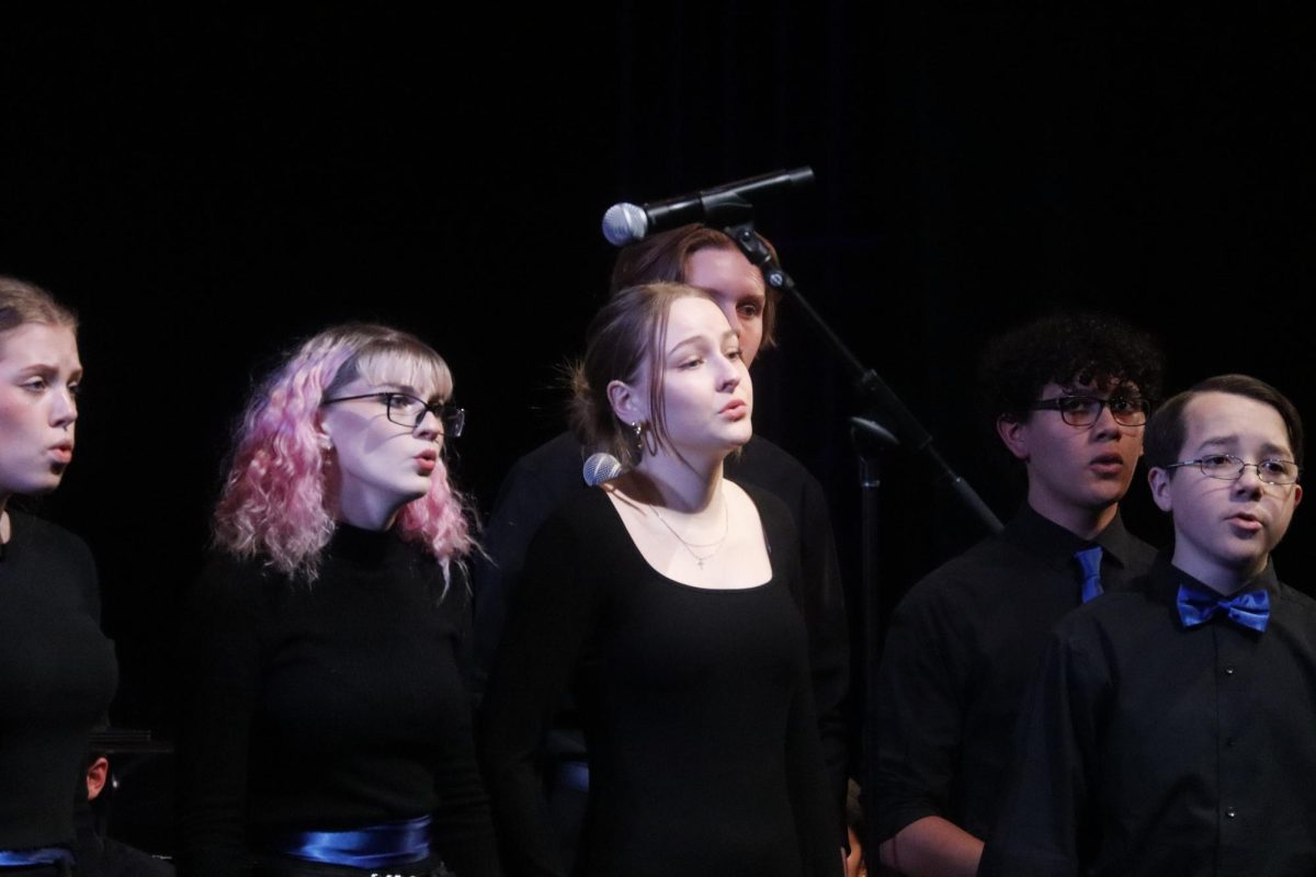 Soul'd Out performs "Mary Did You Know," arranged by Pentatonix. Guiding the group, Sydney Cederberg leads a pitch note and snaps throughout to keep everyone in time.