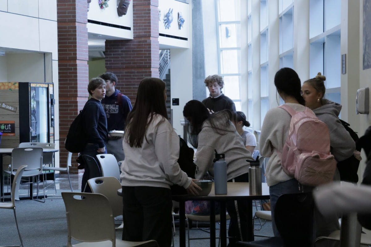 11:30 AM at the Pointe. The Pointe is more crowded around this time as students begin to eat their lunch. Traditionally, the Pointe is reserved for upperclassmen.